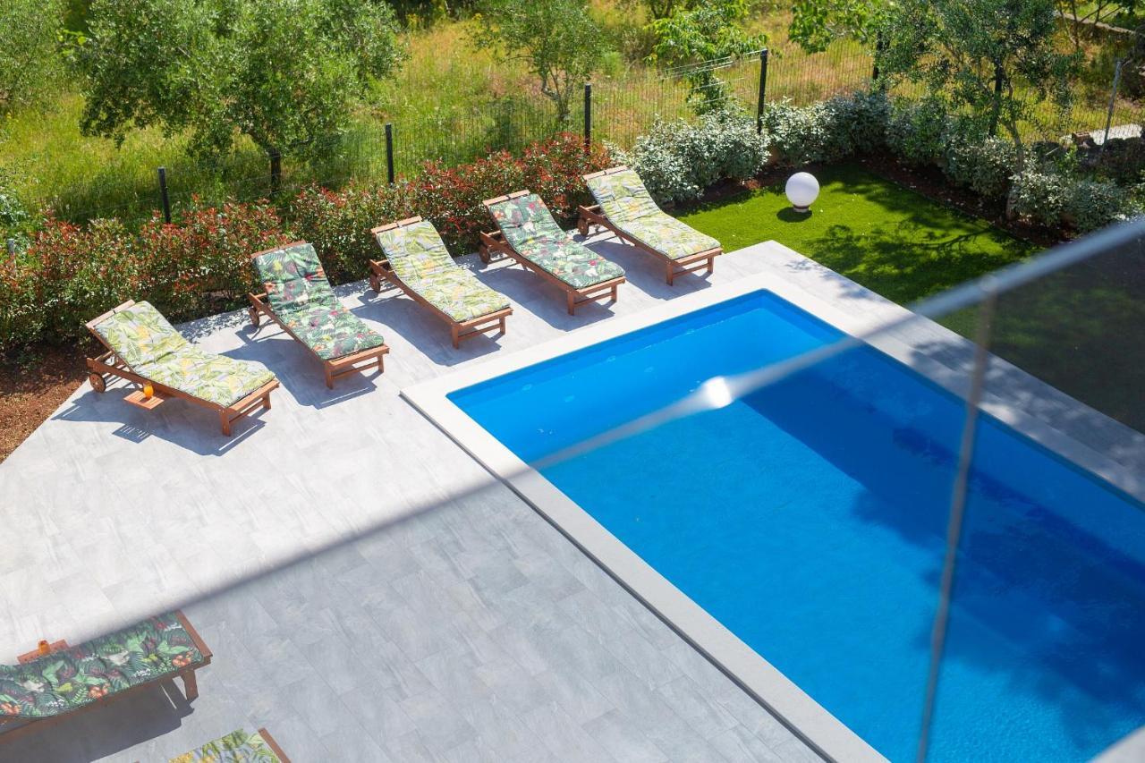 Apartments Paola & Karla With Pool Крк Экстерьер фото